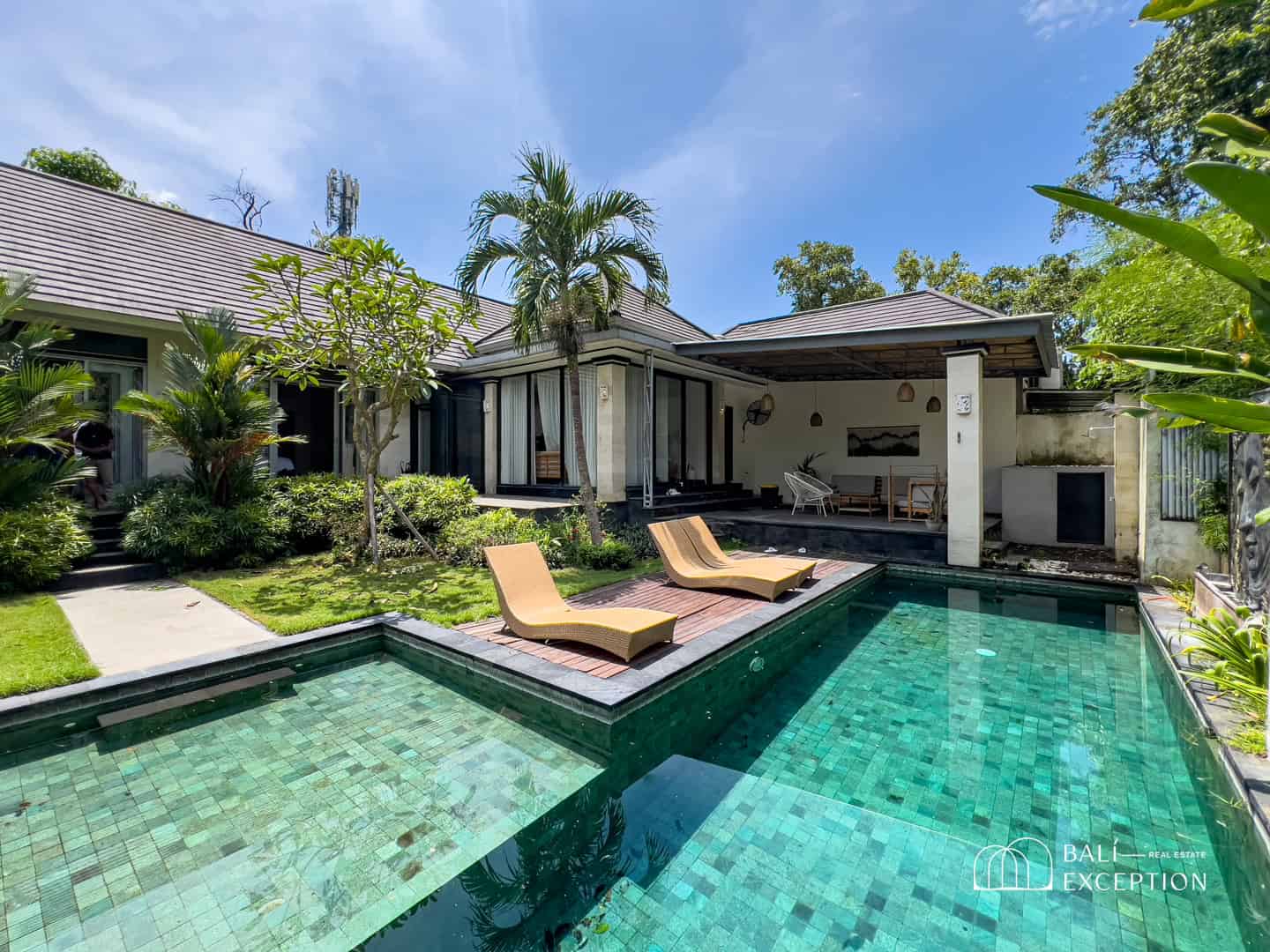 MODERN TROPICAL 3 BEDROOM FOR SALE LEASEHOLD IN PERERENAN BE-1914 